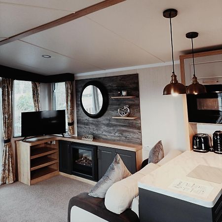 Hillingworth'S Hot Tub Retreat - Lochmaben Villa Дъмфрийс Екстериор снимка