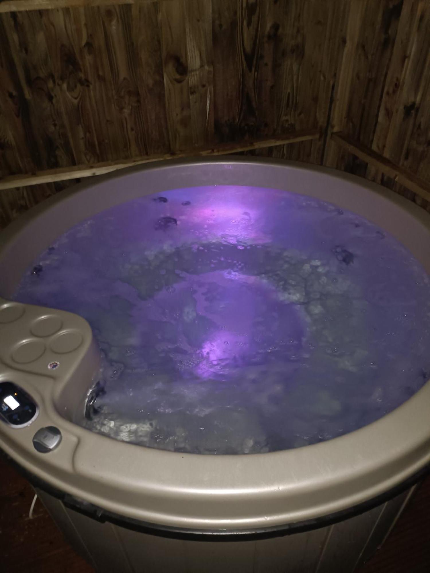 Hillingworth'S Hot Tub Retreat - Lochmaben Villa Дъмфрийс Екстериор снимка